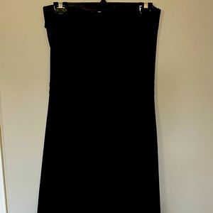 Simple and extremely comfortable black strapless dress
